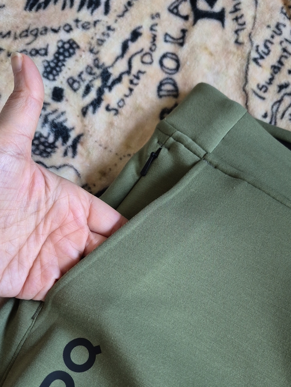 NWT On Running Taiga Sweat Pants Men Size Small Green Soft Joggers - Picture 8 of 13